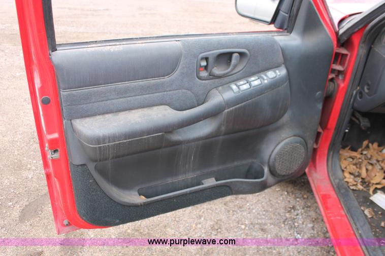 image for item W9453 1999 Chevrolet Blazer SUV