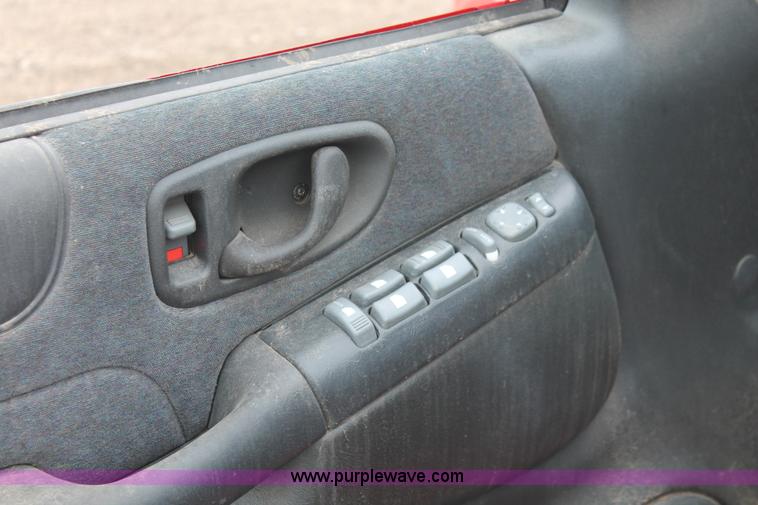 image for item W9453 1999 Chevrolet Blazer SUV