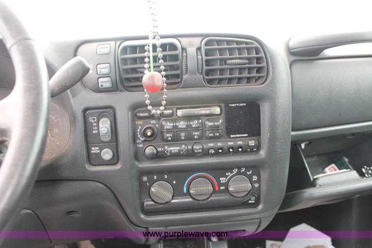 image for item W9453 1999 Chevrolet Blazer SUV