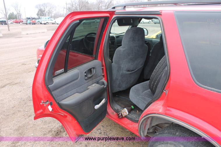 image for item W9453 1999 Chevrolet Blazer SUV