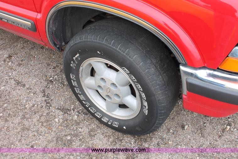 image for item W9453 1999 Chevrolet Blazer SUV