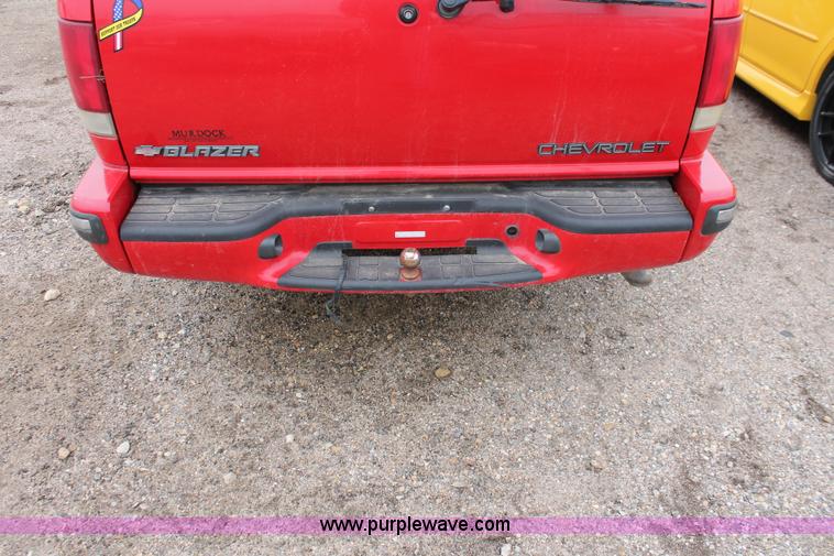 image for item W9453 1999 Chevrolet Blazer SUV