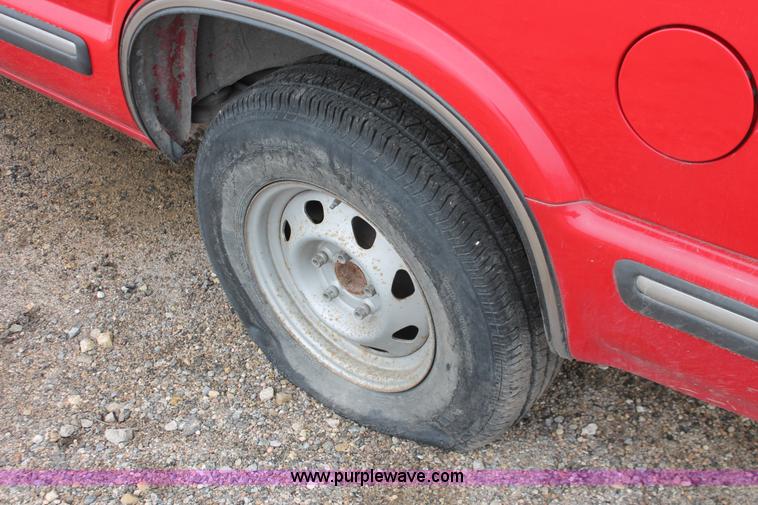 image for item W9453 1999 Chevrolet Blazer SUV