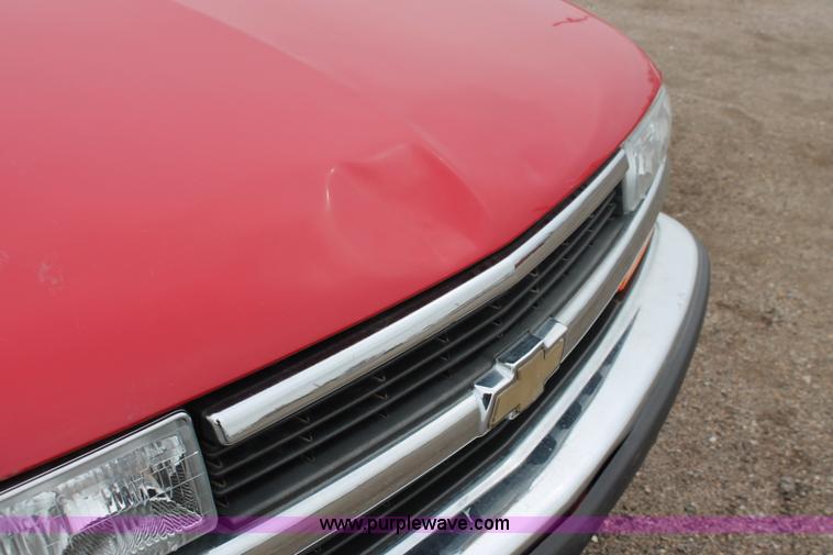 image for item W9453 1999 Chevrolet Blazer SUV