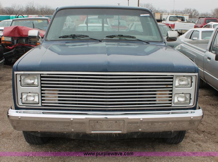 image for item W9456 1987 GMC Sierra 1500 pickup truck