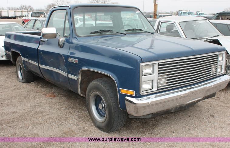 image for item W9456 1987 GMC Sierra 1500 pickup truck
