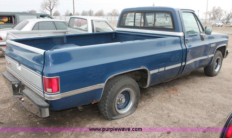 image for item W9456 1987 GMC Sierra 1500 pickup truck