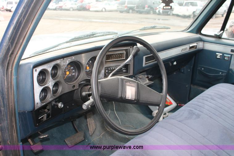 image for item W9456 1987 GMC Sierra 1500 pickup truck