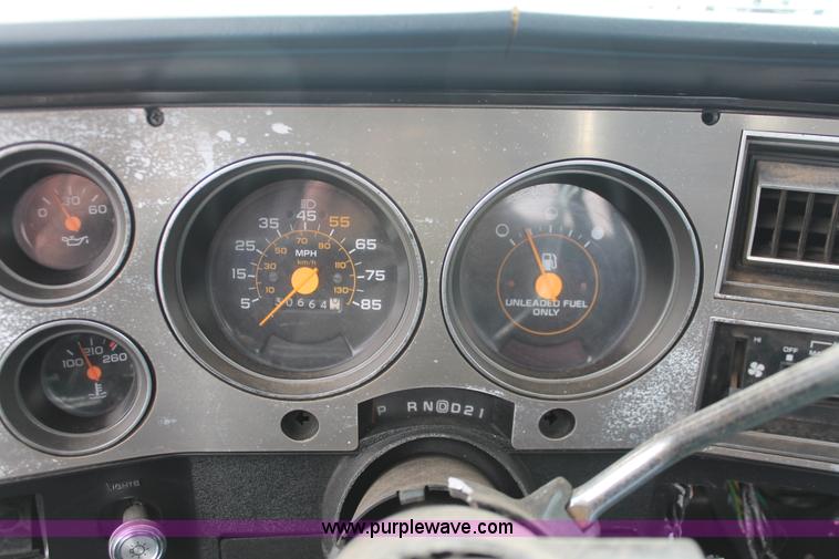 image for item W9456 1987 GMC Sierra 1500 pickup truck