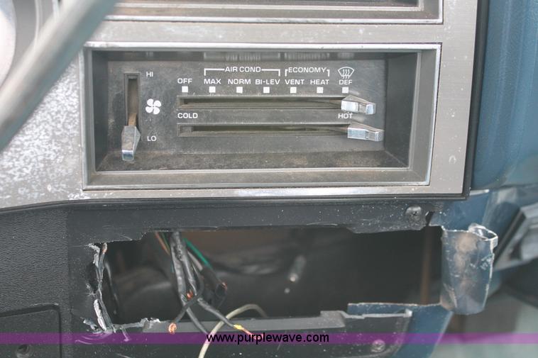 image for item W9456 1987 GMC Sierra 1500 pickup truck