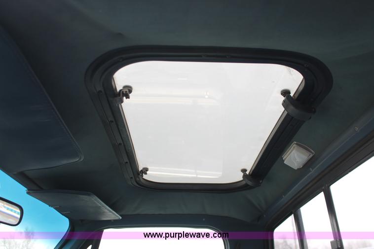 image for item W9456 1987 GMC Sierra 1500 pickup truck