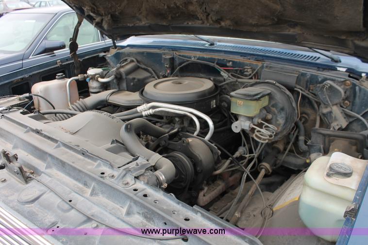 image for item W9456 1987 GMC Sierra 1500 pickup truck