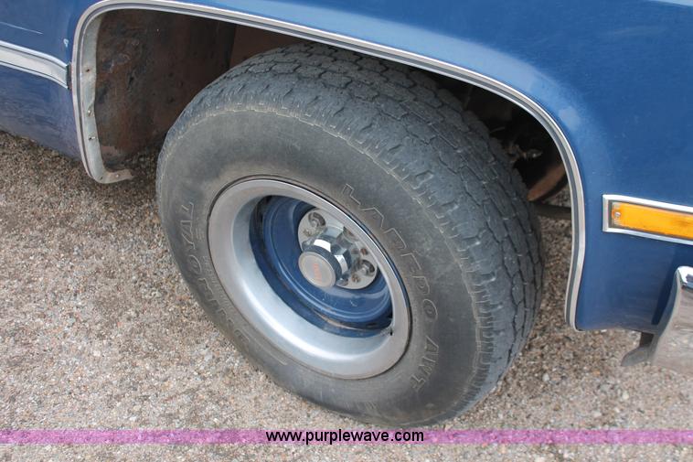 image for item W9456 1987 GMC Sierra 1500 pickup truck