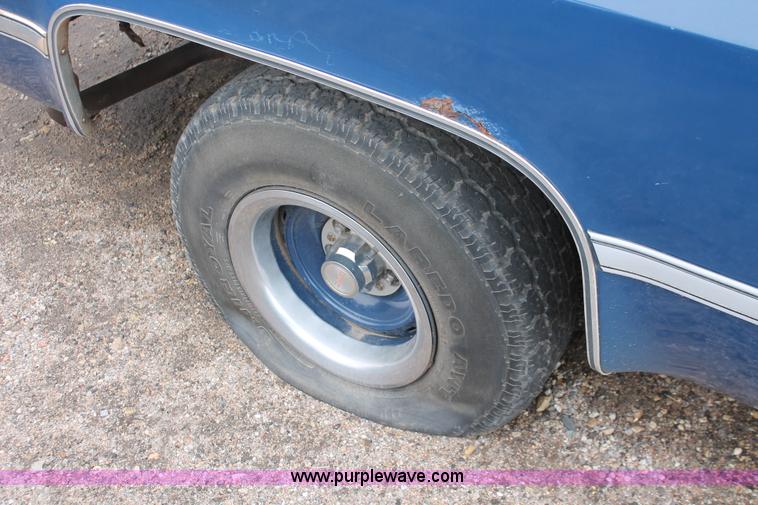 image for item W9456 1987 GMC Sierra 1500 pickup truck