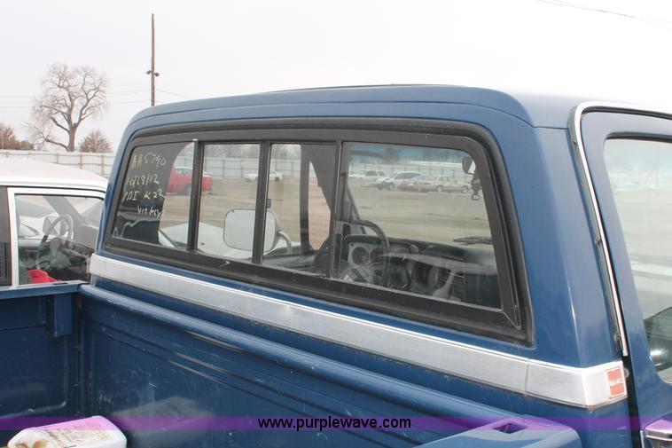 image for item W9456 1987 GMC Sierra 1500 pickup truck