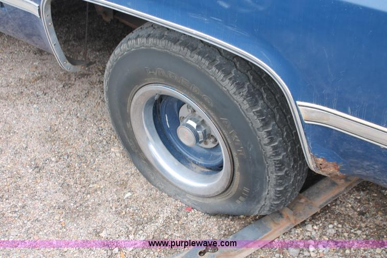 image for item W9456 1987 GMC Sierra 1500 pickup truck