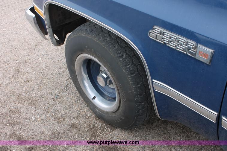 image for item W9456 1987 GMC Sierra 1500 pickup truck