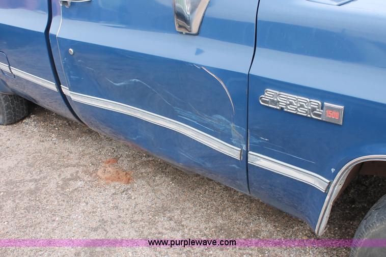 image for item W9456 1987 GMC Sierra 1500 pickup truck