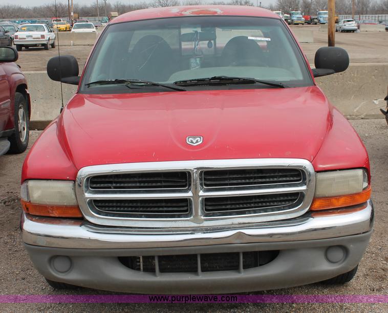 image for item W9461 1997 Dodge Dakota Club Cab pickup truck