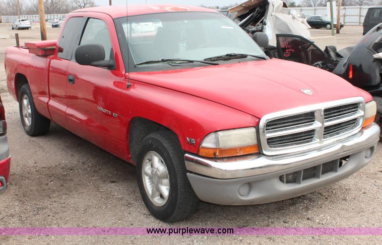image for item W9461 1997 Dodge Dakota Club Cab pickup truck