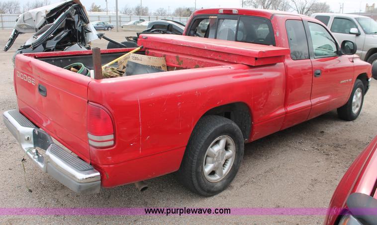 image for item W9461 1997 Dodge Dakota Club Cab pickup truck