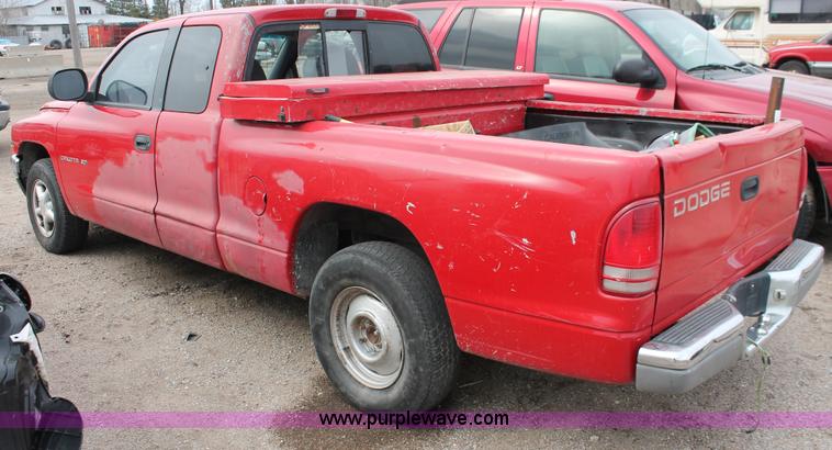 image for item W9461 1997 Dodge Dakota Club Cab pickup truck