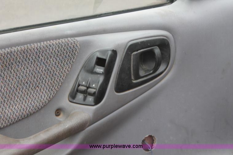 image for item W9461 1997 Dodge Dakota Club Cab pickup truck