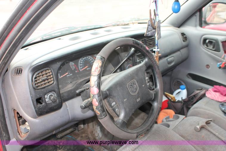 image for item W9461 1997 Dodge Dakota Club Cab pickup truck