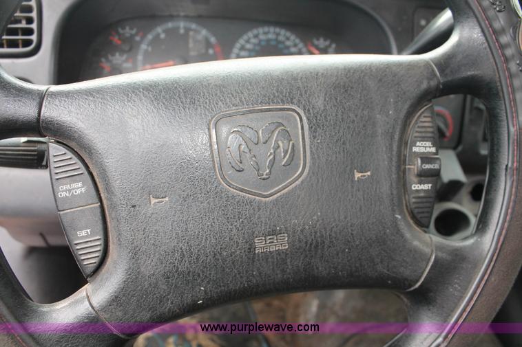 image for item W9461 1997 Dodge Dakota Club Cab pickup truck