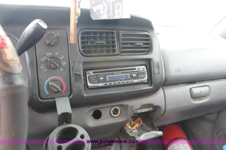 image for item W9461 1997 Dodge Dakota Club Cab pickup truck