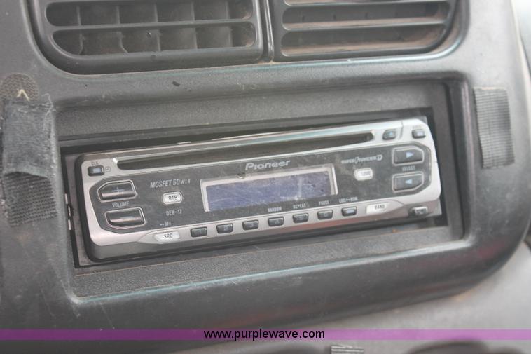 image for item W9461 1997 Dodge Dakota Club Cab pickup truck