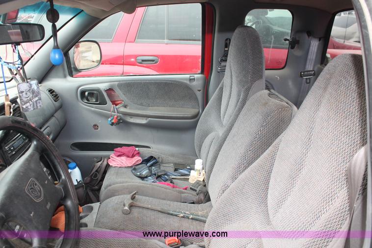 image for item W9461 1997 Dodge Dakota Club Cab pickup truck