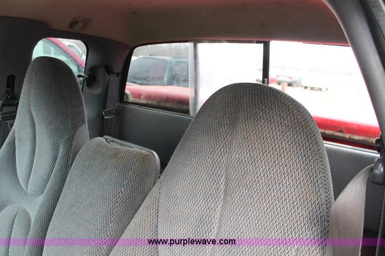 image for item W9461 1997 Dodge Dakota Club Cab pickup truck