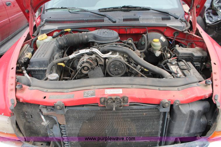 image for item W9461 1997 Dodge Dakota Club Cab pickup truck