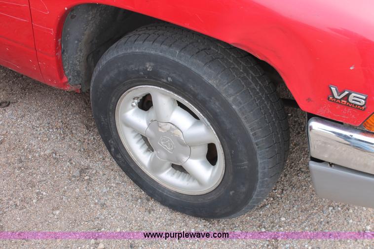 image for item W9461 1997 Dodge Dakota Club Cab pickup truck