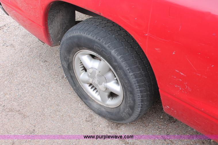 image for item W9461 1997 Dodge Dakota Club Cab pickup truck