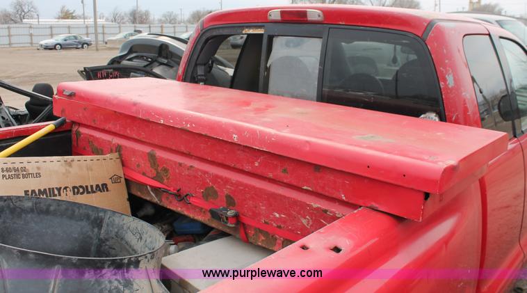 image for item W9461 1997 Dodge Dakota Club Cab pickup truck