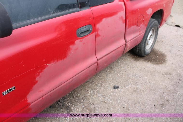 image for item W9461 1997 Dodge Dakota Club Cab pickup truck