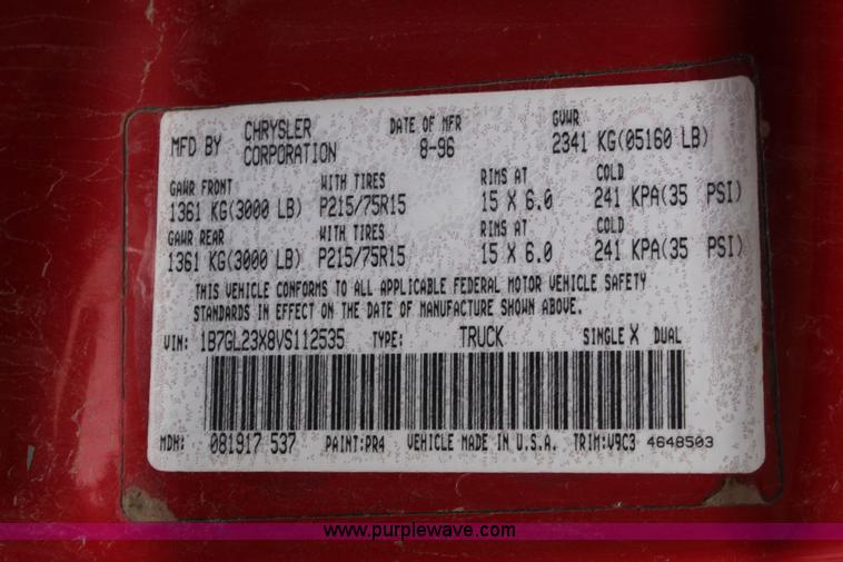 image for item W9461 1997 Dodge Dakota Club Cab pickup truck