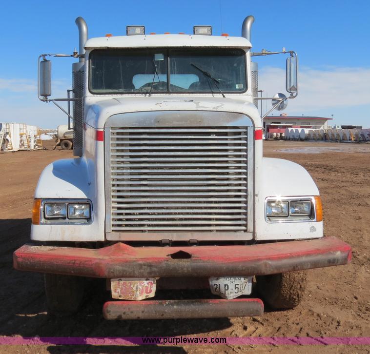image for item B4653 1996 Freightliner FLD120 semi truck