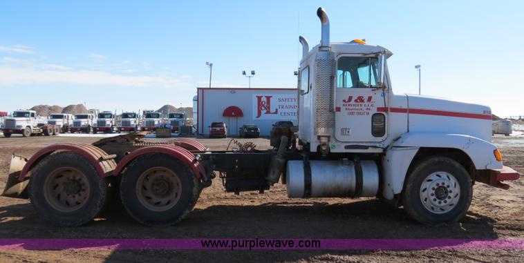 image for item B4653 1996 Freightliner FLD120 semi truck