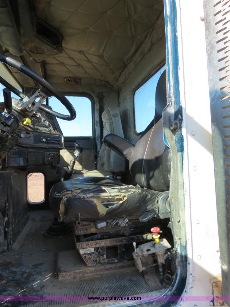 image for item B4653 1996 Freightliner FLD120 semi truck