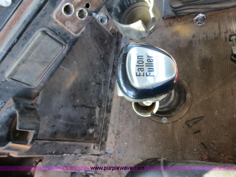 image for item B4653 1996 Freightliner FLD120 semi truck