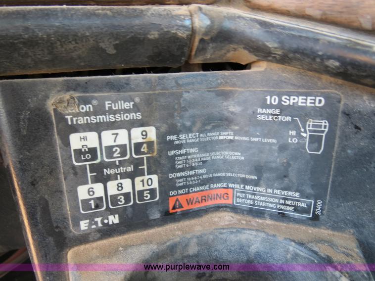 image for item B4653 1996 Freightliner FLD120 semi truck