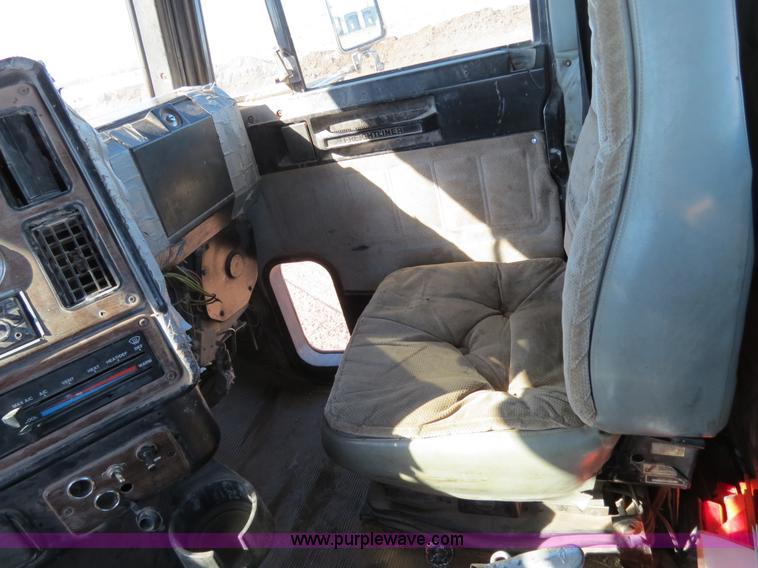 image for item B4653 1996 Freightliner FLD120 semi truck