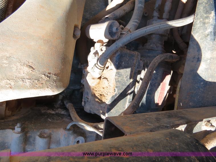 image for item B4653 1996 Freightliner FLD120 semi truck