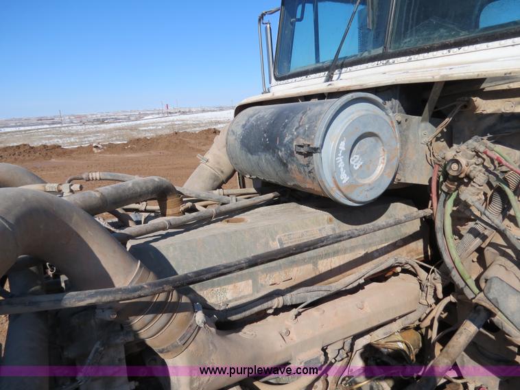 image for item B4653 1996 Freightliner FLD120 semi truck