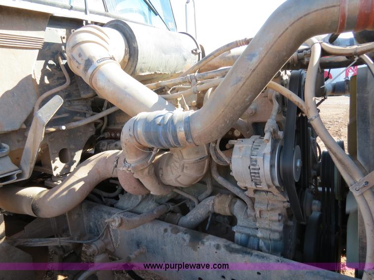 image for item B4653 1996 Freightliner FLD120 semi truck