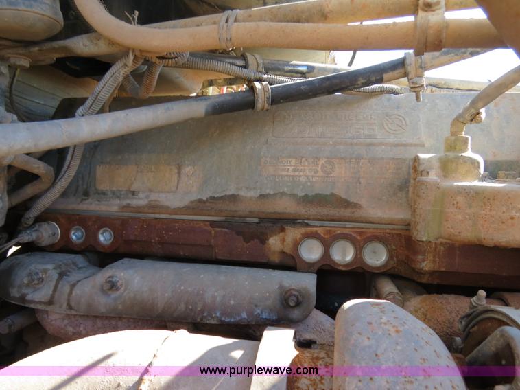 image for item B4653 1996 Freightliner FLD120 semi truck