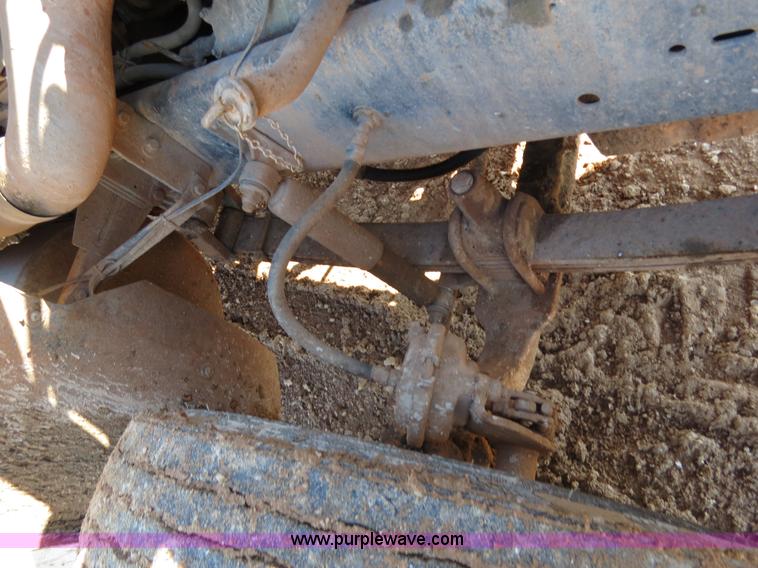 image for item B4653 1996 Freightliner FLD120 semi truck